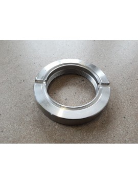 Nakrętka na wał przekładni obrotu